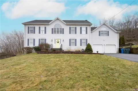 24 Quarry Ln, Hamden, CT 06518