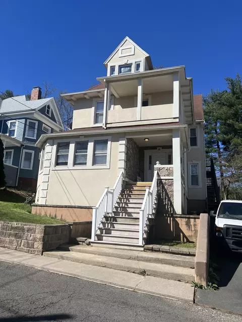 19 Emmons Pl, New Britain, CT 06052