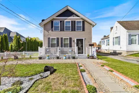 272 Bayonet St, New London, CT 06320