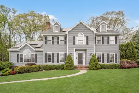 118 Meadowview Dr, Trumbull, CT 06611