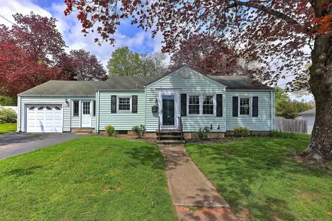 27 Knob Hill Dr, Hamden, CT 06518