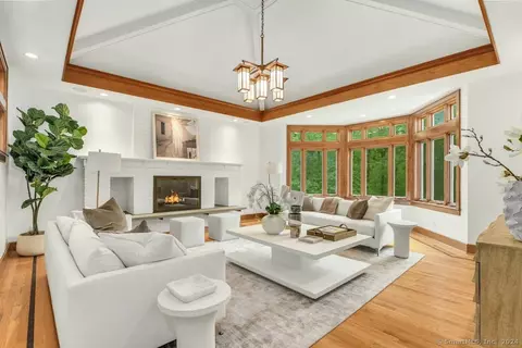 1315 Smith Ridge Rd, New Canaan, CT 06840