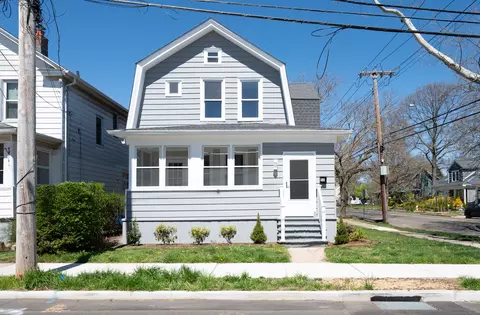 52 Beecher Pl, East Haven, CT 06512
