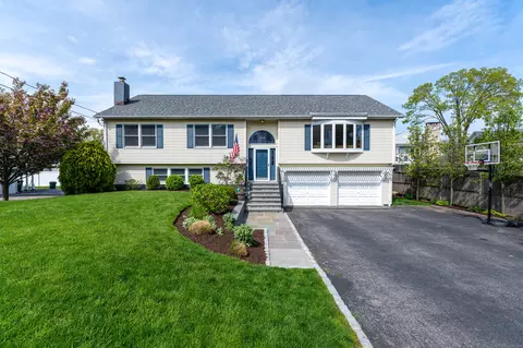 106 Rockledge Dr, Stamford, CT 06902