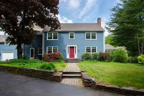 19 Brook Dr, Simsbury, CT 06070