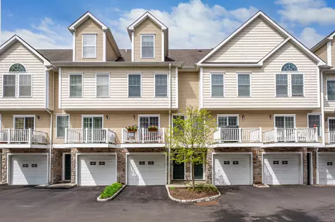 85 Camp Ave #6F, Stamford, CT 06907