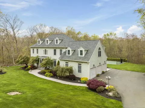 88 Hickory Ln, Madison, CT 06443