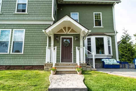 122 Newfield St #1B, Middletown, CT 06457
