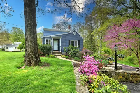 39 Washington St, Trumbull, CT 06611