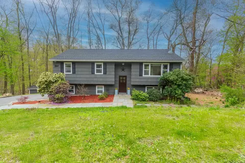 1 Hopewell Dr, New Fairfield, CT 06812