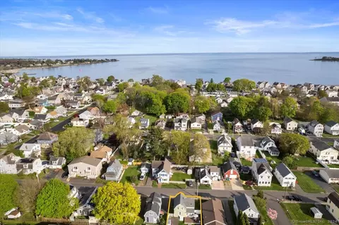 19 Willow St, Milford, CT 06460