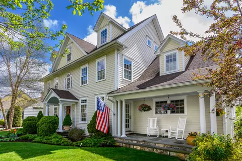 51 Elizabeth St, Kent, CT 06757