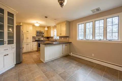 651 Jude Ln, Southington, CT 06489