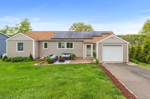 58 Mountain View Dr, Brookfield, CT 06804