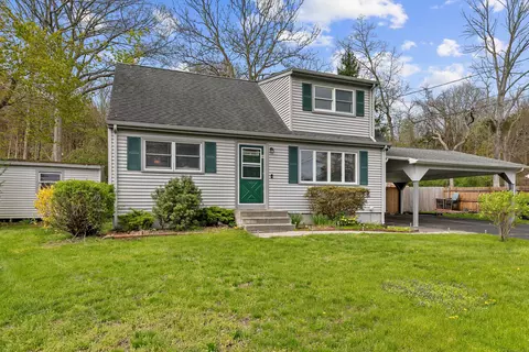 9 Oak Dr, North Stonington, CT 06359