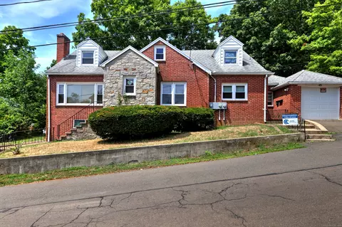50 Silver St, Branford, CT 06405