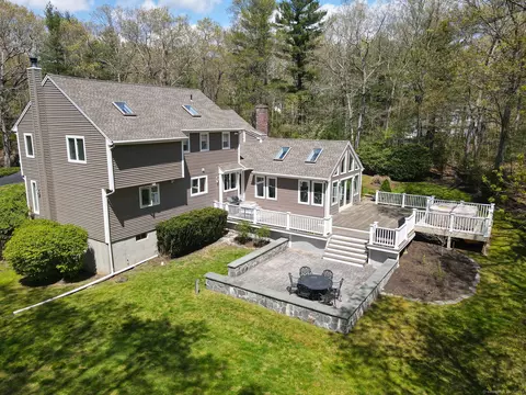 130 Talcott Rd, Guilford, CT 06437