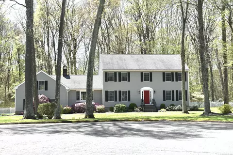 16 Mayfair Ct, Monroe, CT 06468