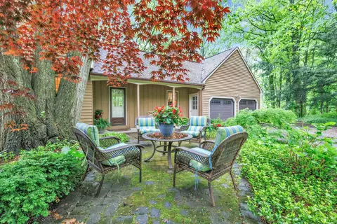 44 Red Fox Ln, Trumbull, CT 06611