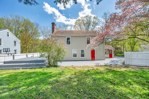 17 Red Hill Rd, Simsbury, CT 06081