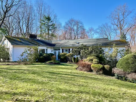 153 W Hills Rd, New Canaan, CT 06840