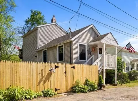 7 White St, Norwich, CT 06360