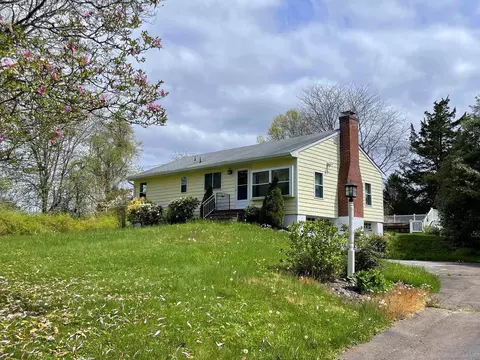 24 Laurie Ln, Guilford, CT 06437