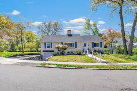 55 Tesiny Cir, Bridgeport, CT 06606