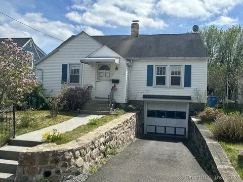 16 Hinsdale Ave, Waterbury, CT 06705