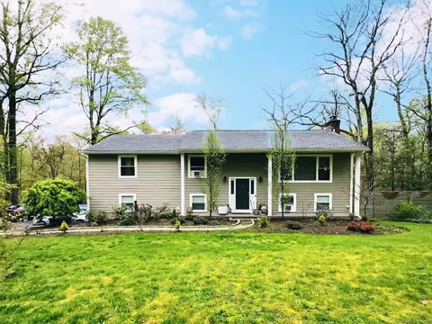81 Blue Spruce Cir, Weston, CT 06883