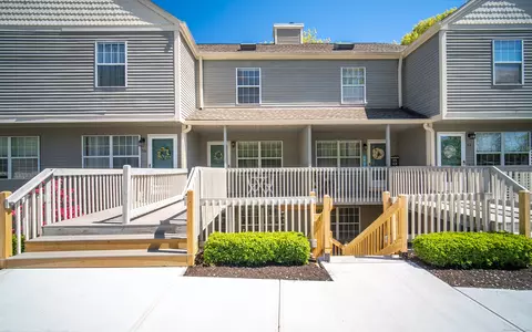55 Manorwood Dr #55, Branford, CT 06405
