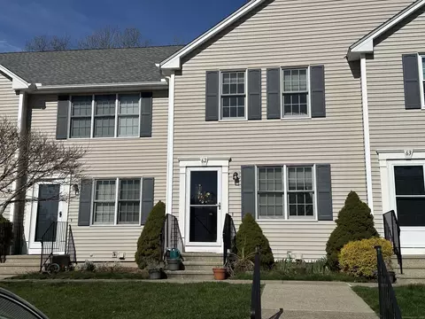 62 White Tail Ln #62, Wallingford, CT 06492