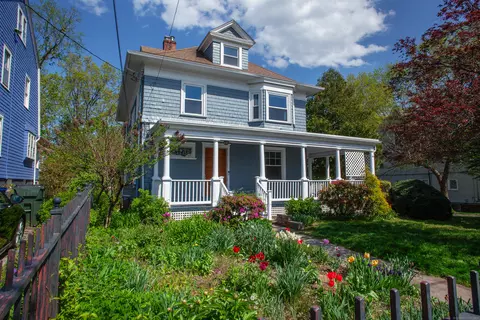 84 Whiting Ln, West Hartford, CT 06119