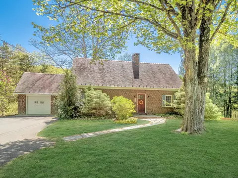 672 Redding Rd, Redding, CT 06896