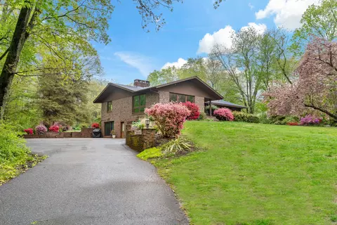 187 Newton Rd, Woodbridge, CT 06525