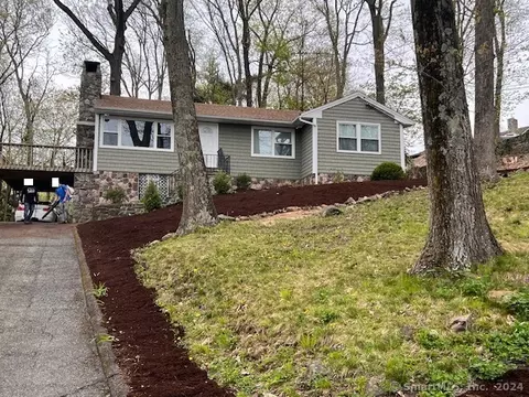 7 Ridge Rd, New Fairfield, CT 06812