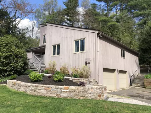 380 Bushy Hill Rd, Simsbury, CT 06070