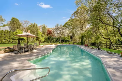 7 Old Rock Ct, Norwalk, CT 06850