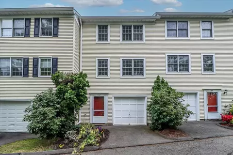 132 Clearview Ct #132, Derby, CT 06418
