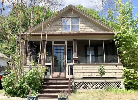 365 Edgewood Ave, Waterbury, CT 06706