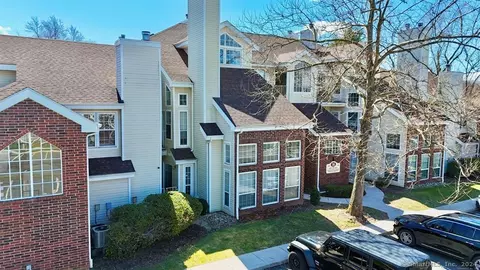 320 Carriage Crossing Ln #320, Middletown, CT 06457