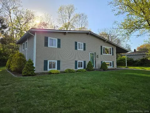 9 Surrey Ln, East Lyme, CT 06357