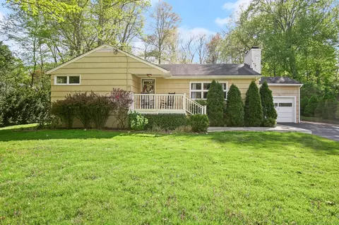 203 New Canaan Ave, Norwalk, CT 06850
