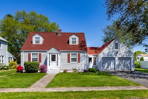 16 Lexington St, Wethersfield, CT 06109