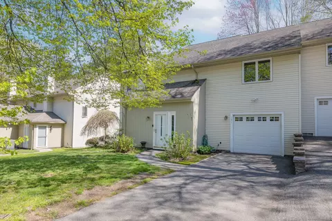 131 W Grayling Ln #131, Suffield, CT 06078