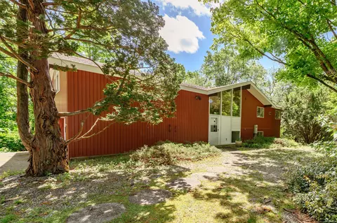136 Pleasant Dr, Bethany, CT 06524
