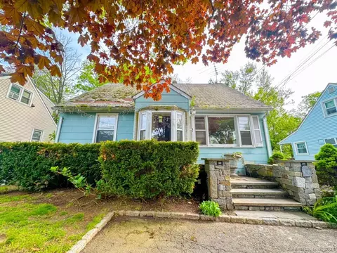 87 Holcomb Ave, Stamford, CT 06906