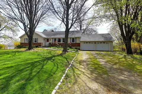 19 Stowe Dr, Shelton, CT 06484