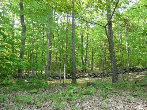 12 Kent Rd, Newtown, CT 06470
