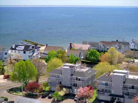 97 College Pl #97, Fairfield, CT 06824